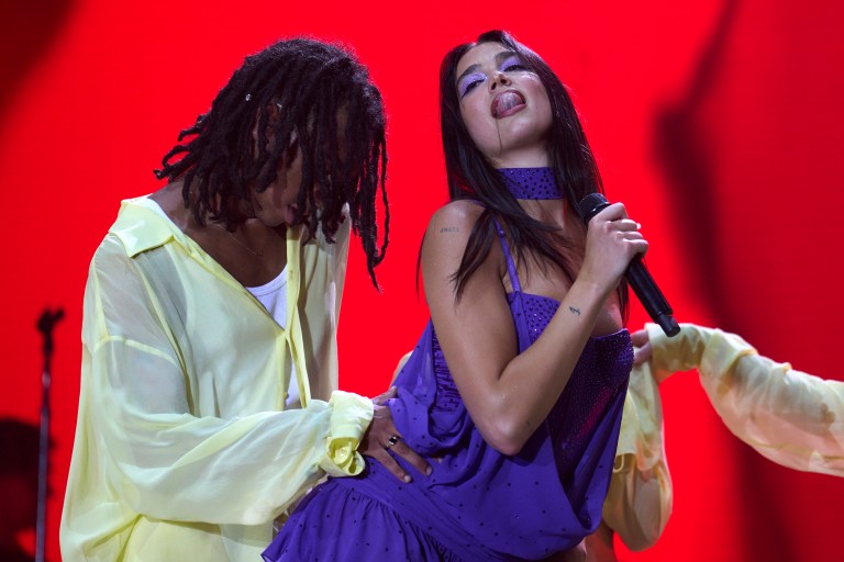 Video | Dua Lipa revolucionó las redes con sensual baile en uno de sus shows