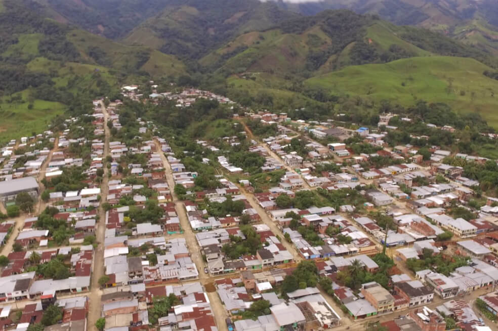 En la mayoría de los pueblos del Catatumbo el comercio está con las puertas cerradas, la carreteras desiertas, las escuelas y colegios vacíos porque las clases fueron suspendidas y la gente guardada en sus casas la mayor parte del día.
/ Archivo El Espectador