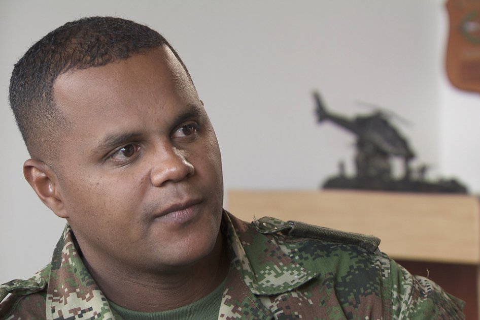 Pie de foto: El cabo Carlos Eduardo Mora está vinculado al área administrativa en una unidad del Ejército. / Cortesía