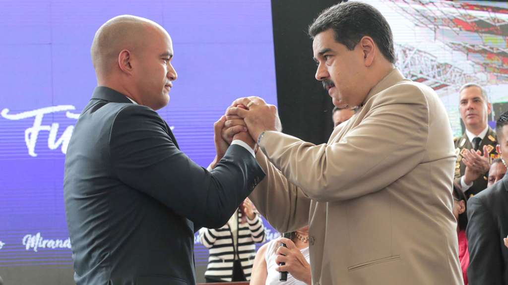 Héctor Rodríguez y Nicolás Maduro durante un acto político en Caracas. / AVN