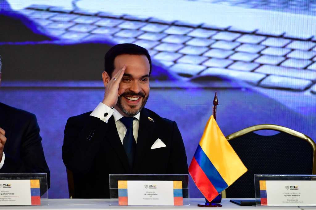 Junto a José Manuel Restrepo durante la entrega de credenciales que los acreditan como presidente y vicepresidente de Colombia para el periodo 2026-2030