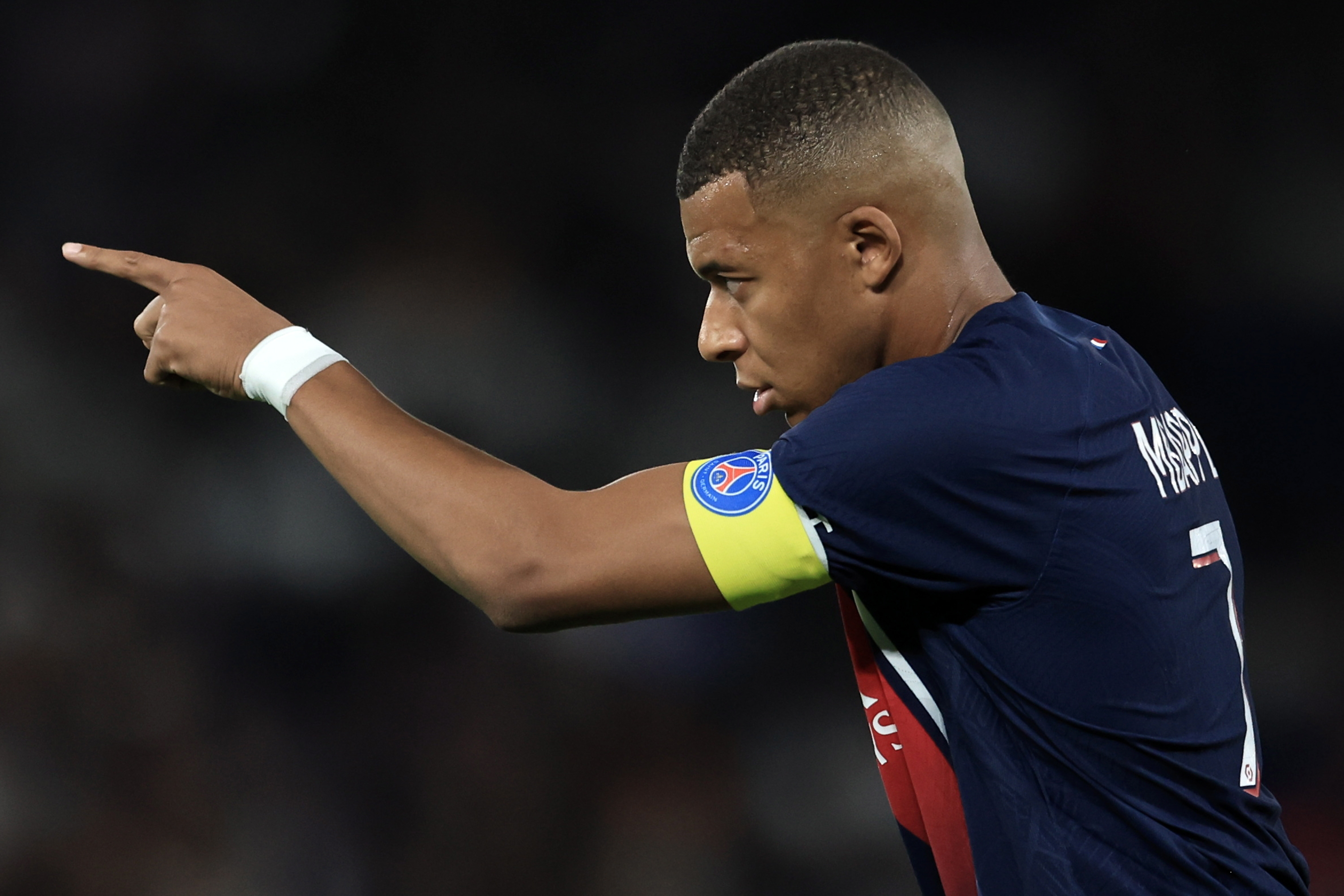 Paris (France), 15/09/2023.- Paris Saint Germain's Kylian Mbappe reacts during the French Ligue 1 soccer match between Paris Saint-Germain and OGC Nice in Paris, France, 15 September 2023. (Francia, Niza) EFE/EPA/CHRISTOPHE PETIT TESSON