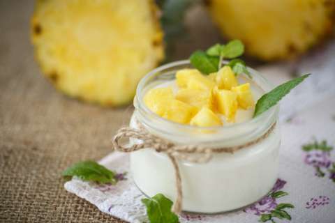 “Snack” de piña con yogur griego para conquistar paladares