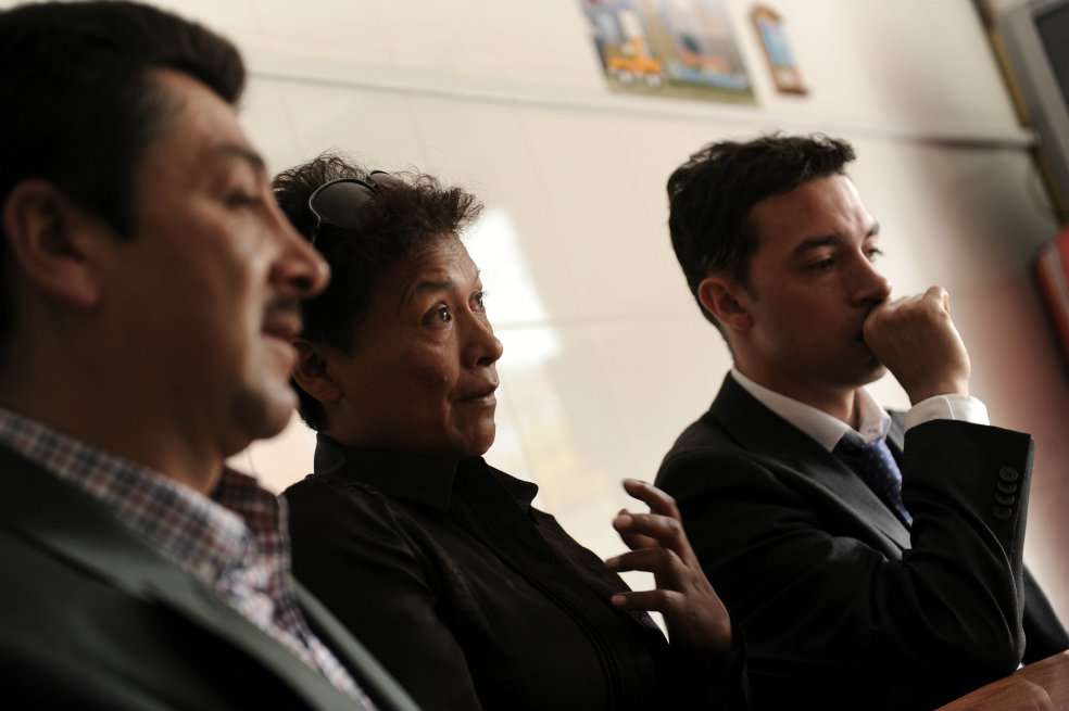 Nelson Quintero, padre de la víctima; su madre, Flor Coba, y Jonathan Herrera, prometido de Diana Quintero. / Gabriel Aponte
