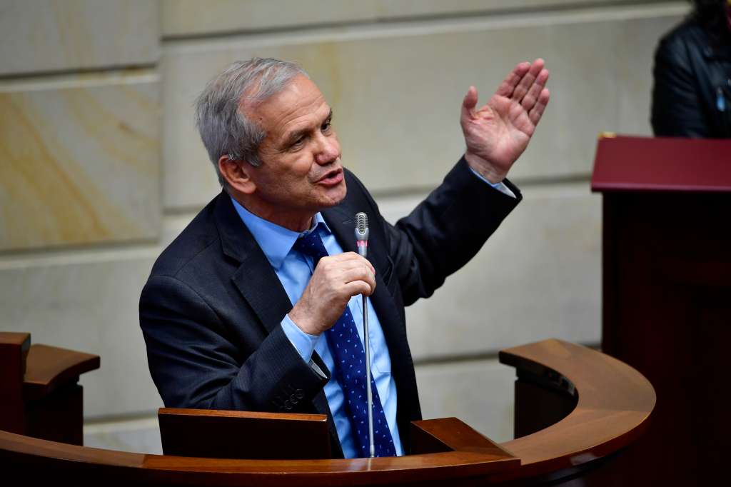 Director general de la Dirección Nacional de Inteligencia durante debate de control político en su contra