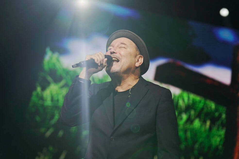 Rubén Blades durante el concierto que ofreció en noviembre de 2109 en el Movistar Arena de Bogotá, donde celebró sus 50 años de carrera musical junto a Yuri Buenaventura y Monsieur Periné. / Cortesía