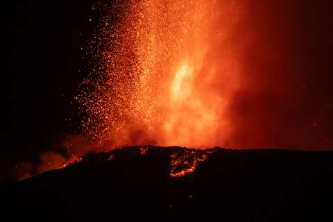 Etna: las imágenes de la erupción del volcán activo más grande de Europa