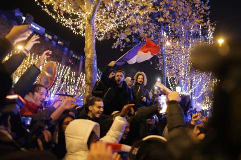 Al menos 266 detenidos por desmanes tras clasificación de Francia en el Mundial