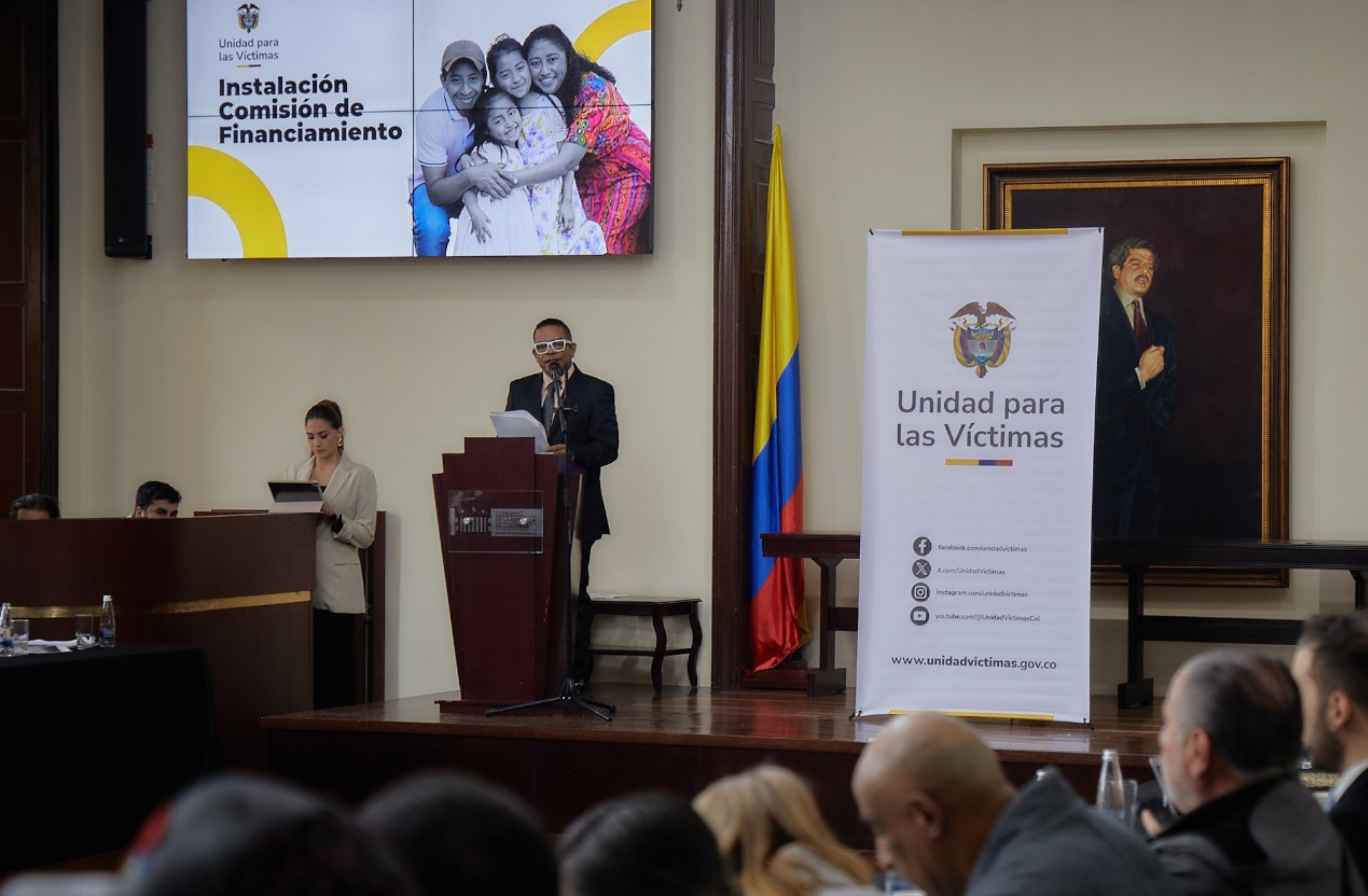 La Comisión de Financiamiento de la Ley de Víctimas y Restitución de Tierras, una instancia que busca resolver uno de los principales cuellos de botella en la atención a las víctimas del conflicto armado: la falta de recursos.