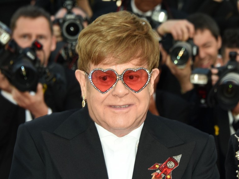 Elton John: “Puede que haga algo para otras personas, pero no en un disco mío”
