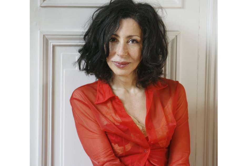 La escritora francesa Yasmina Reza obtuvo el premio Le Monde 2013 con su novela "Felices los felices"