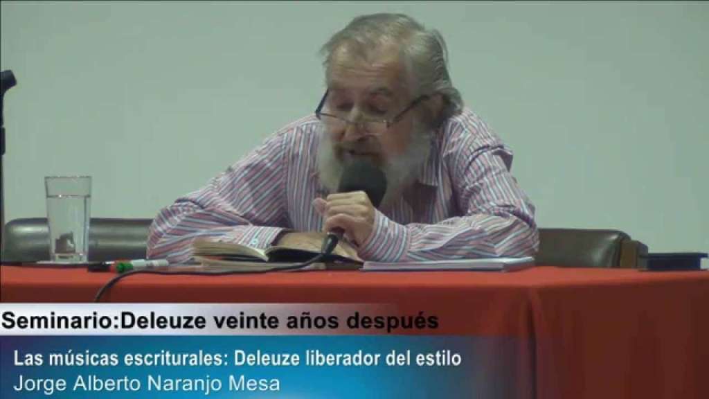 El escritor y profesor Jorge Alberto Naranjo Mesa, fallecido la semana pasada, durante una de sus tantas conferencias.  / Cortesía
