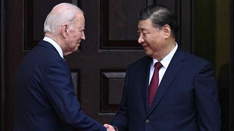 Joe Biden y Xi Jinping acuerdan restablecer su comunicación militar