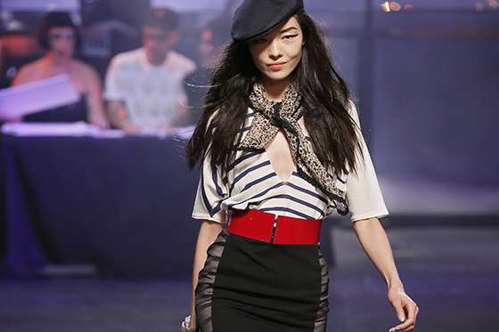 IAN293. Paris (France), 28/09/2013.- A model presents a creation from the Spring/Summer 2014 Ready to Wear Collection by French designer Jean Paul Gaultier, during the Paris Fashion Week, in Paris, France, 28 September 2013. The presentation of the Women's collections runs from 24 September to 02 October. EFE/EPA/IAN LANGSDON