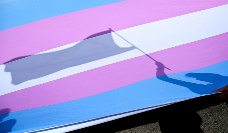 Exempleada ganó caso contra entidad cultural por apoyo de la comunidad trans