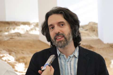 El billar y la poesía, pasiones y metáforas en la vida de Andrés Neuman