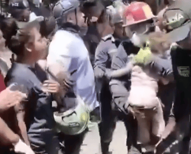 La menor fue trasladada al Hospital Universitario del Valle tras ser extraída de la estructura colapsada.