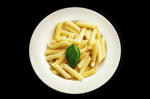 Receta: prepara una deliciosa ensalada de pasta con atún