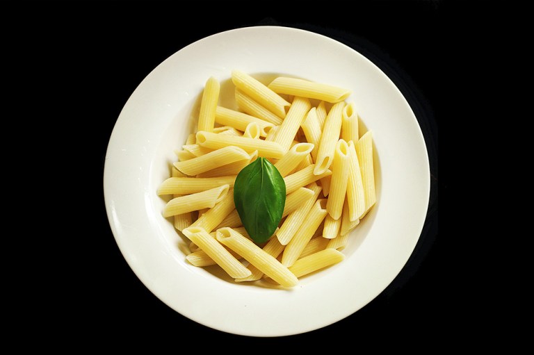 Receta: prepara una deliciosa ensalada de pasta con atún