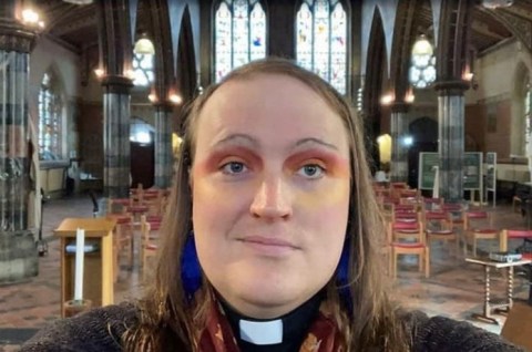 Bingo Allison, el primer sacerdote no binario de una iglesia