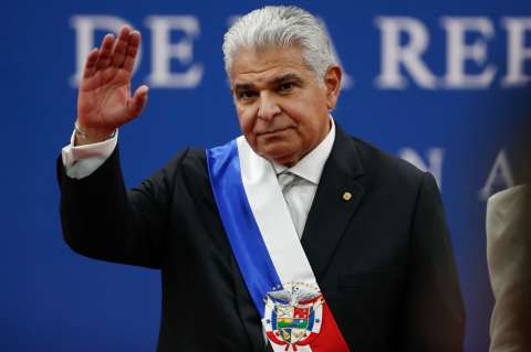 Las promesas de Mulino: cerrar Panamá a migrantes y que EE. UU. pague repatriaciones