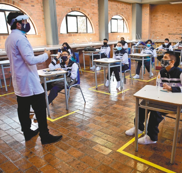 Los retos que han aparecido con el regreso a los salones en Bogotá