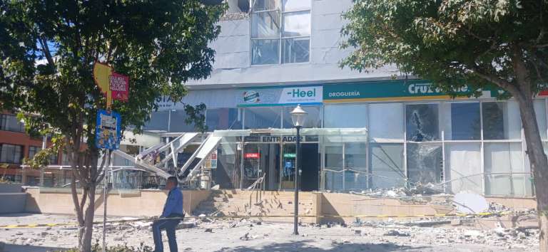 La Alcaldía de Manizales reportó 19 colapsos parciales y 17 colapsos totales en la ciudad.