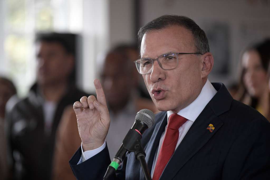 Exsenador y exembajador de Colombia en Reino Unido, durante el lanzamiento de su candidatura presidencial para el 2026, por su partido Fuerza de la Paz.