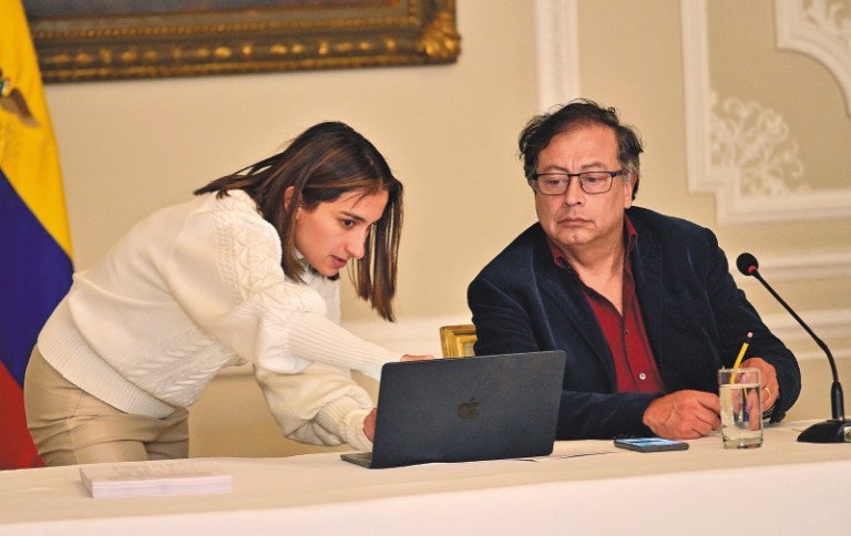 Así fue como policías habrían chuzado a la exniñera de Laura Sarabia