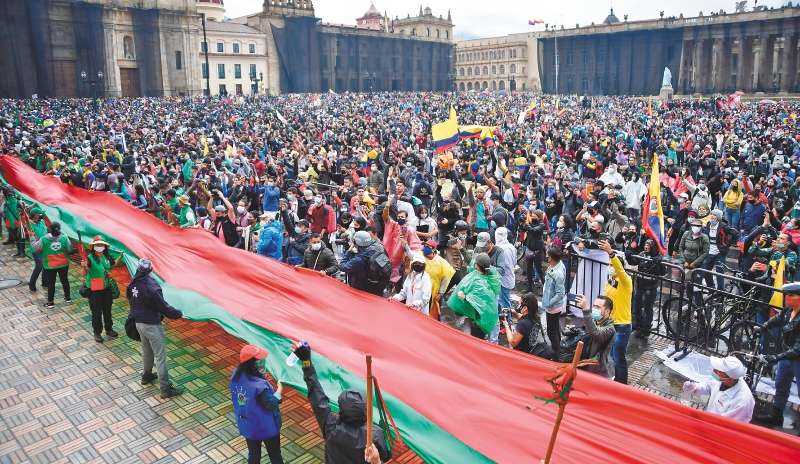 A pesar de la lluvia, la Plaza de Bolívar fue el principal escenario de manifestación y confrontación. / Óscar Pérez