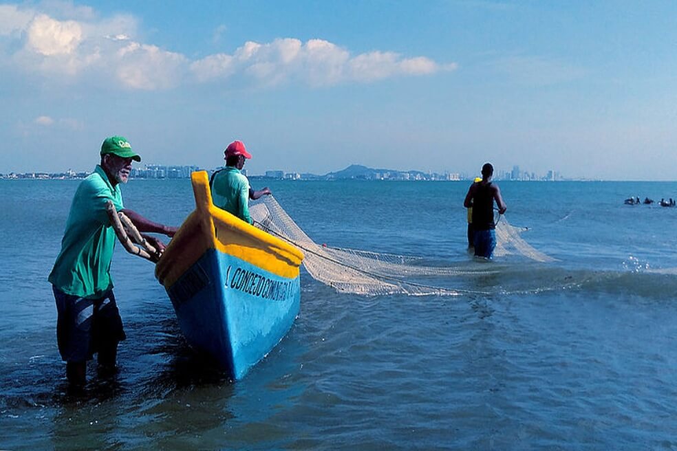 Se calcula que en el Pacífico colombiano hay unos 13,000 pescadores artesanales. / Agencia de Noticias de la Universidad Nacional.