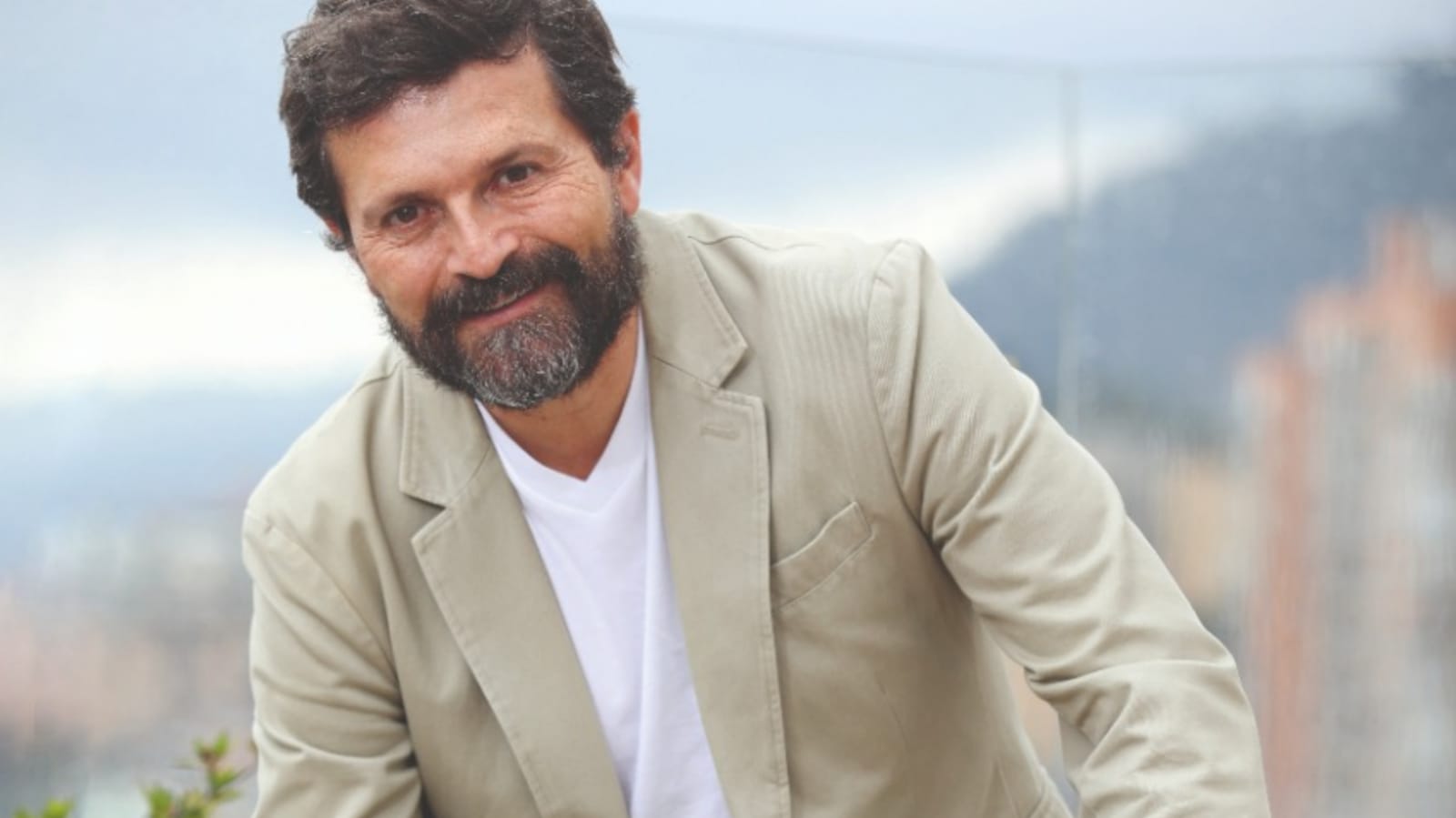 Durante la cuarentena, el actor Julio César Herrera comenzó a sufrir de insomnio, fue entonces que se encontró con el tratamiento a base de Cannabis medicinal, que hoy le ayuda a vivir mejor.