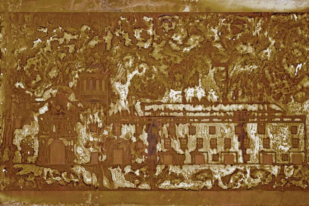 Claustro Santo Domingo. Cultivos ferrosos sobre sintético. 243 x 122 cm. 2019. / Cortesía Álvaro Diego Gómez Campuzano