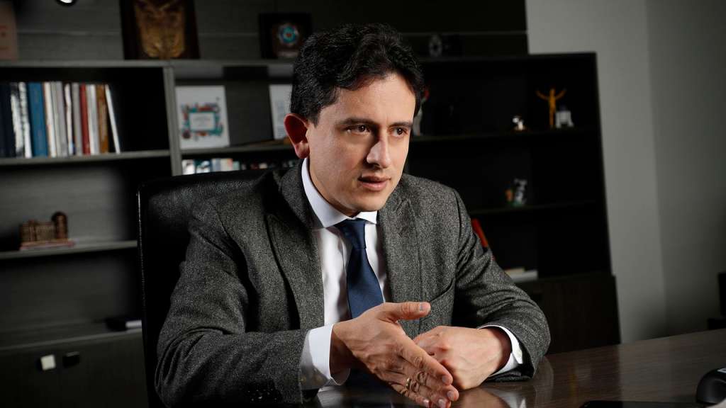 Luis Carlos Reyes, director de la DIAN, hizo el anuncio de cambio en la declaración de renta por medio de un LIVE en las redes sociales de la entidad.