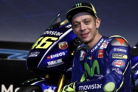 Piloto Valentino Rossi afirmó que "sería bonito ver a Messi toda su carrera en Barcelona"