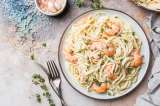 Receta: cómo se prepara el fetuccine con camarones y panceta