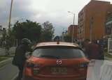 Víctimas de violento atraco en semáforo no denunciaron y rechazaron ayuda de la Policía