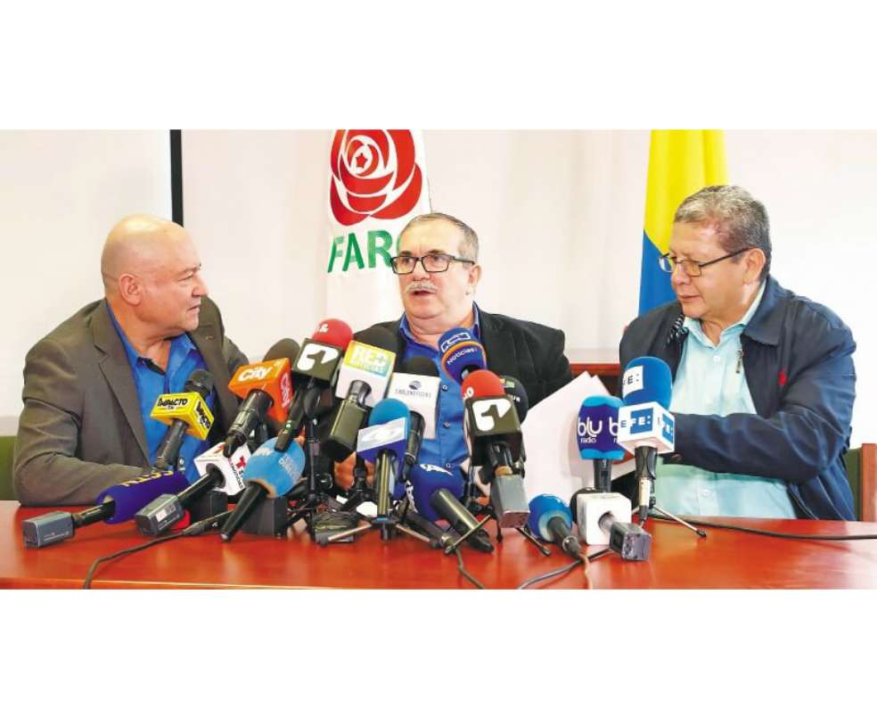 Rueda de prensa de la dirección del Partido FARC en Bogotá en la que ratificaron su compromiso con la implementación del Acuerdo de Paz. / EFE