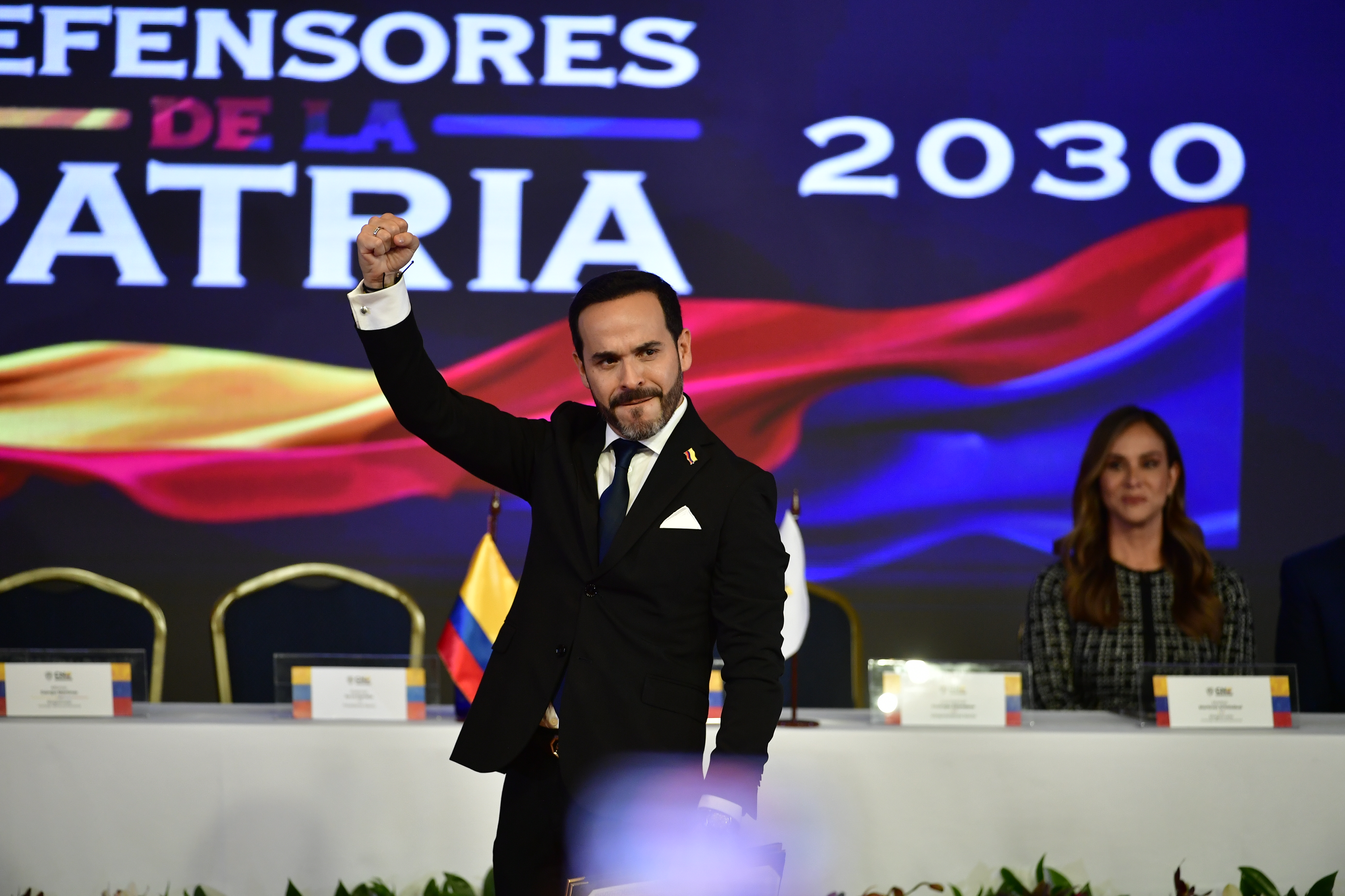 Junto a José Manuel Restrepo durante la entrega de credenciales que los acreditan como presidente y vicepresidente de Colombia para el periodo 2026-2030
