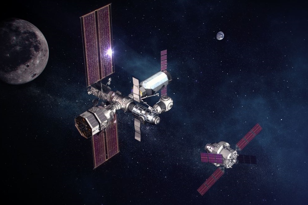 Ilustración de una nave Orion acercándose a la estación orbital lunar Gateway.