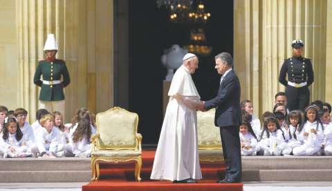“La sociedad no sólo se hace con los ‘purasangres’”: papa Francisco
