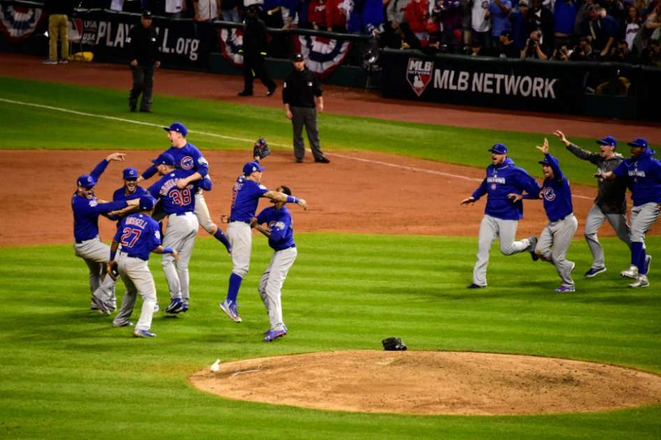 Los Cachorros de Chicago festejan tras ganar la Serie Mundial de Béisbol. / AFP