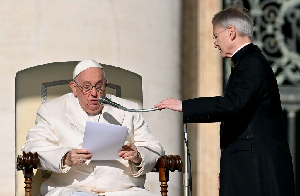 Vatican City (Vatican City State (holy See)), 29/03/2023.- Pope Francis arrives to lead the weekly general audience in Saint Peter's Square, Vatican City, 29 March 2023. (Papa) EFE/EPA/ETTORE FERRARI