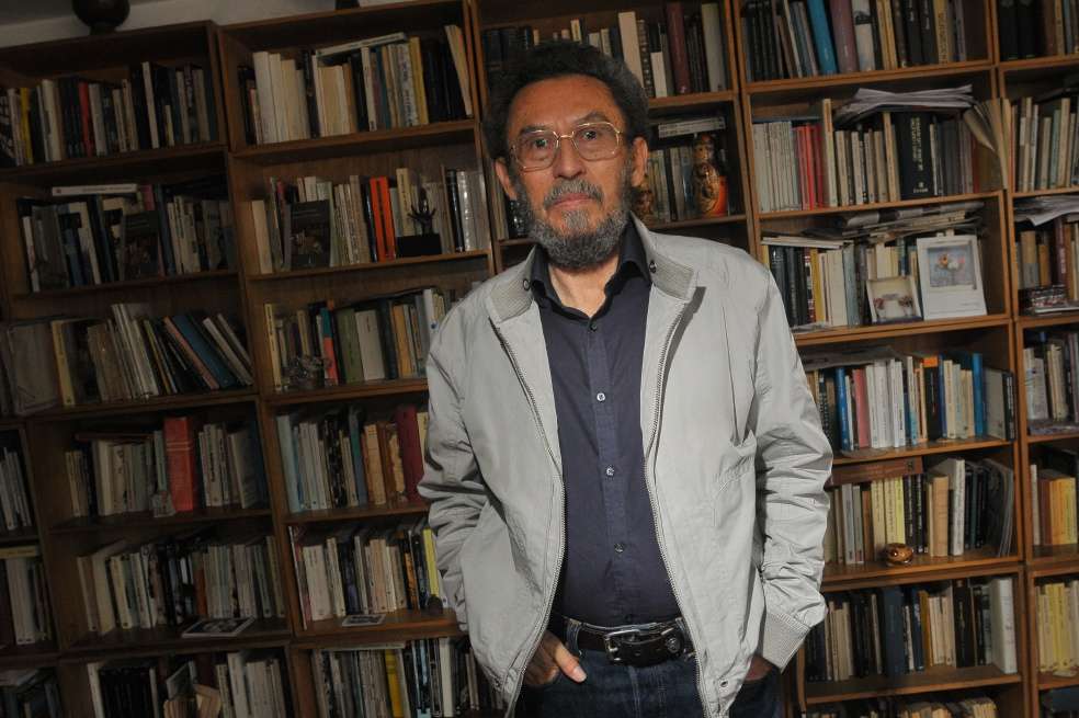 Rodrigo Parra Sandoval, escritor valluno, en su estudio en el centro de Bogotá. / Archivo - El Espectador