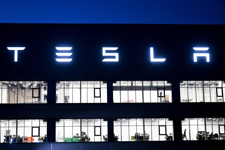 Las ventas de vehículos Tesla en 2024 cayeron un 1 %