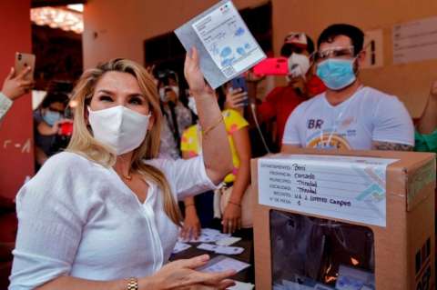 Presidenta interina de Bolivia podría ir a juicio por masacres en Cochabamba y El Alto