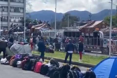 Masiva protesta de campesinos en Agencia Nacional de Tierras, ¿qué exigen?