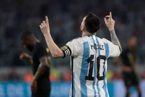 Con un Messi histórico, en otra noche de fiesta, Argentina goleó 7-0 a Curazao
