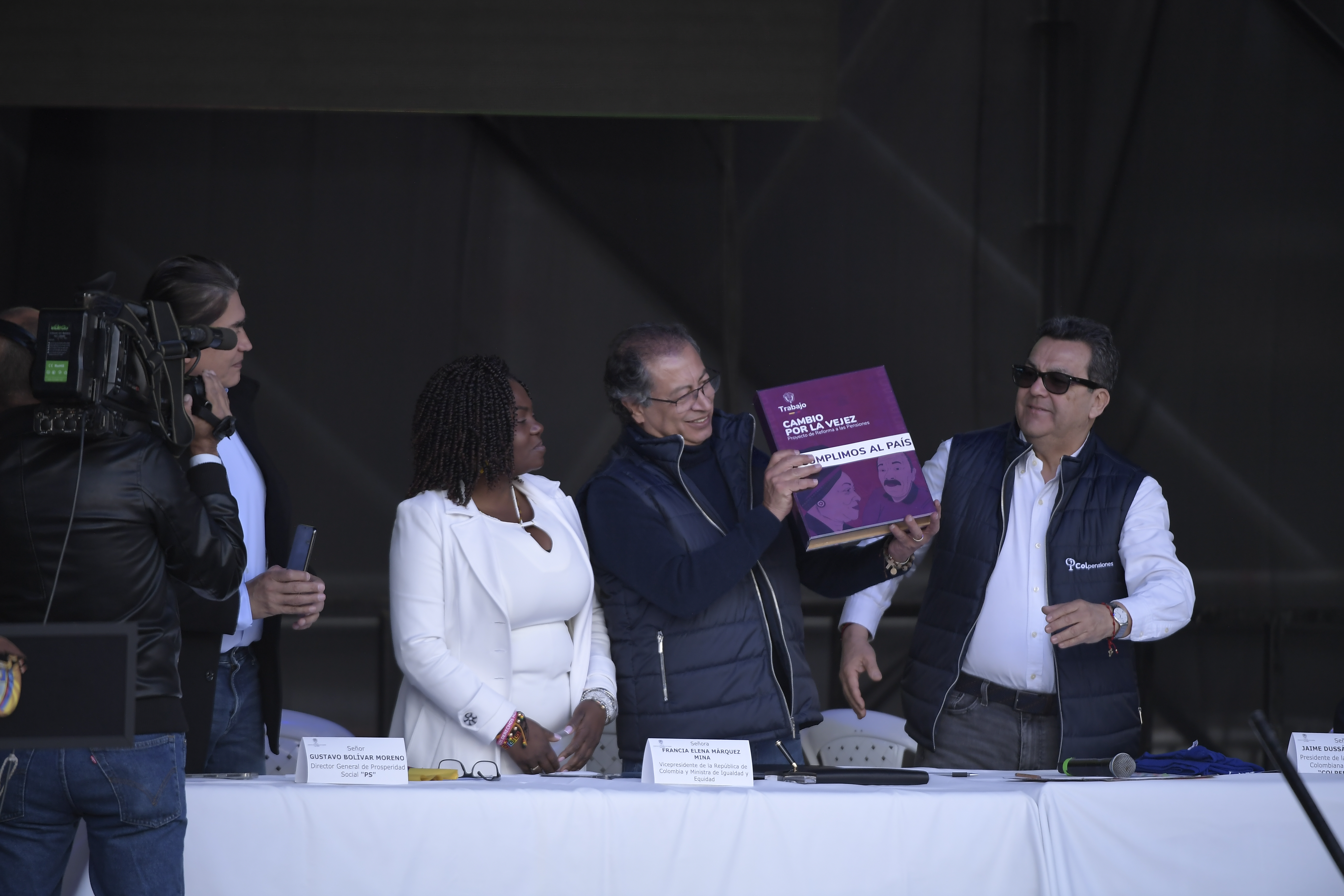 Sanción de la reforma pensional por el Presidente de la República Gustavo Petro, llevada a cabo en la Plaza de Bolívar.