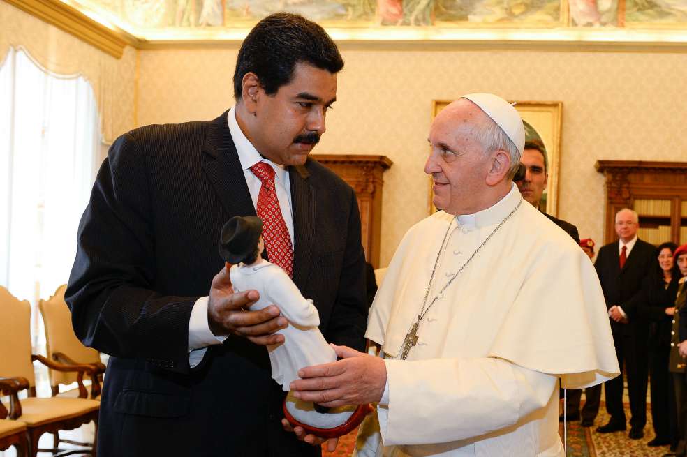 El presidente Nicolás Maduro y el papa Francisco en junio 17 de 2013. / AFP